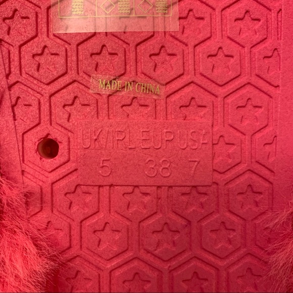 NIB Bamboo Pink Fluff Faux Fur Sandals Slides - Picture 10 of 10